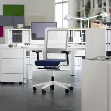 poi swivel chair White swivel chair with blue padded seat in an office.